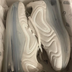 Nike air Max 720 - Använda 1 gång, köpta i Nike butiken. Nyskick.