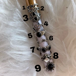 Ringar - Säljer mina ringar!! Endast använda en gång☺️ kika in min profil för massa fler! 1=20kr 3=45kr 5=70kr ALLA(9st)= 100kr ⚠️FRAKT TILLKOMMER PÅ 13KR❤️