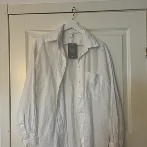 Linneskjorta  - Linneskjorta från h&m, helt ny med lappar. Köpt för 299kr🤍