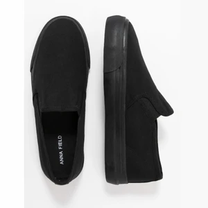Svarta slip-ins från Zalando - Helt oanvända! Köpte två storlekar men hann inte retunera, kostade 249kr :)