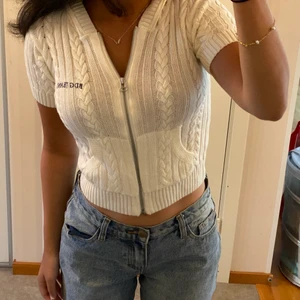 Topp Urban Outfitters  - Från Urban Outfitters. Aldrig använd med prislapp kvar. Originalpris 400 kr 
