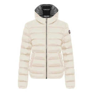 Colmar jacka  - Använt en vinter Står inte storlek i den men passar en 34/36 Köpt på Miinto Liten fläck framtill som är suddig