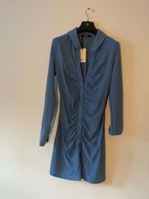 Blue dress - Super snygg blå klänning från Bikbok sitter super snyggt på! Endast testad