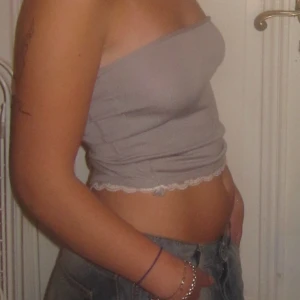 Topp med knytning  - Super söt egen sydd topp av aviv uf! Är du intresserad av att köpa toppen följ då våran instagram @aviv.uf för information! 