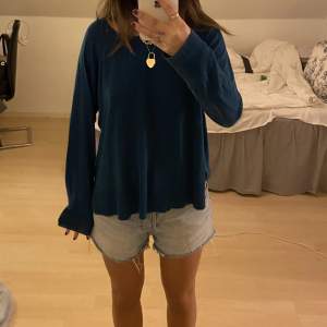 Marinblå tunn tröja 