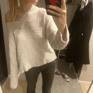 stickad tröja  - använd 1 gång !