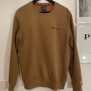 Champion Sweatshirt - Svinskön tröja från Champion i storlek S! Knappt använd och i fantastiskt skick!