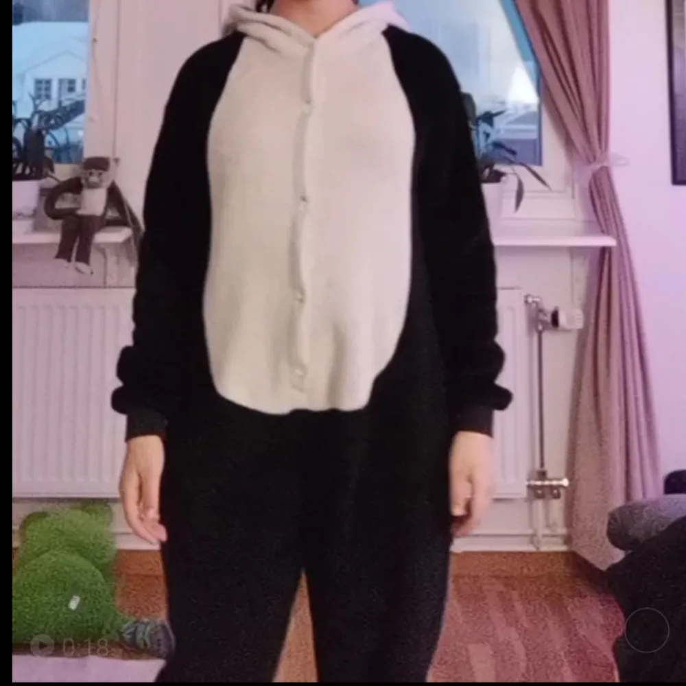 Jätte skön fluffig pyjamas, säljer för att det blir aldrig använt. För mer bilder eller info texta mig.. Övrigt.