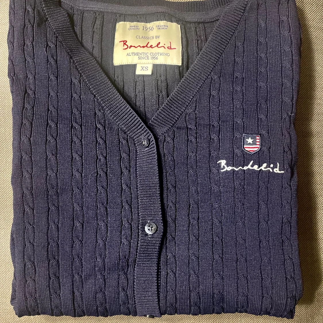 Marinblå kofta från Bondelid