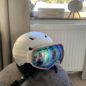 Skidglasögon  - Skidglasögon i fint skick!!! Kan tänka mig sänka priset vid snabb affär☺️