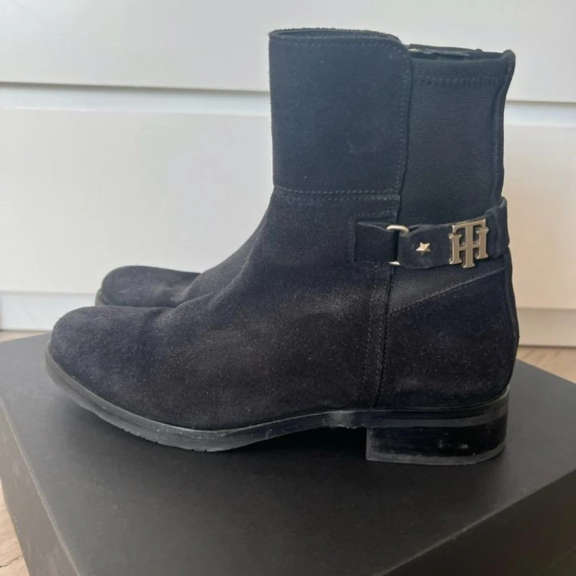 Tommy Hilfiger boots  - 90
