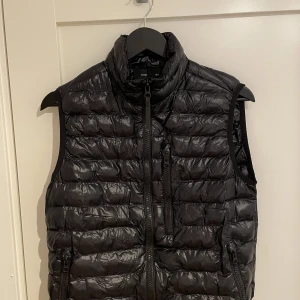 Peak performance väst  - Är i bra skicka  Inga skador 