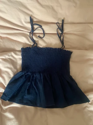 Mörkblå topp - Fin mörkblå topp från SHEIN i utmärkt skick, aldrig använd