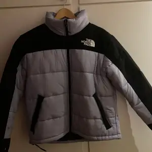 Pastell lila North Face jacka Storlek L skick 7/10