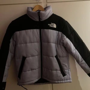 The North Face Jacka - Pastell lila North Face jacka Storlek L skick 7/10