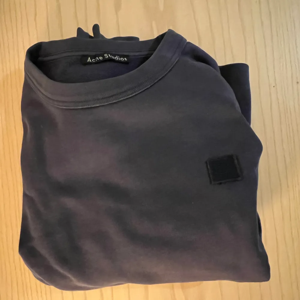 Acne tröja! Så snygg färg och fit. Strlk XXS men passar XS!!!. Hoodies.