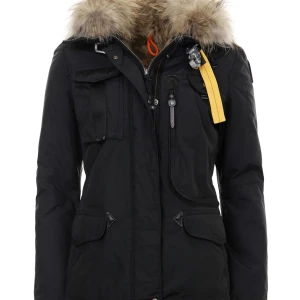 Parajumper denali jacket - Äkta Parajumper jacka storlek M till salu, använd ett fåtal gånger. Nypris 10 000kr säljs för 3000kr, pris kan diskuteras vid snabb affär.