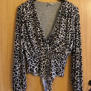 Body - Body i fint skick Större än XS