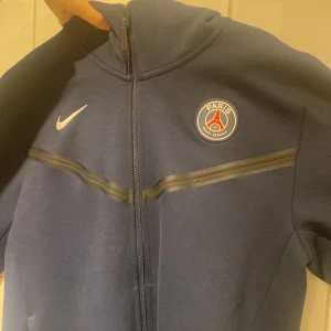 PSG nike tech - Nästan ej använd