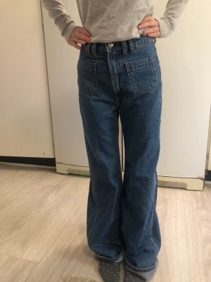 Jeans - Högmidjade jeans aldrig använda