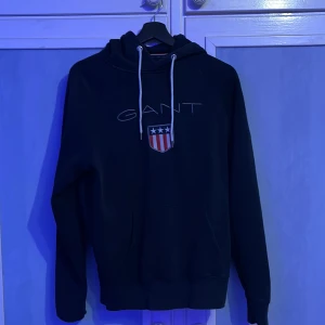 Gant Hoodie - Säljer denna Gant hoodie då jag växt ur den