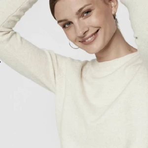 Vero Moda tröja - !!HAR TVÅ!! Finstickad tröja från veromoda💛