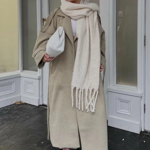 Oversized halsduk - En oversized halsduk använd en gång inga deffekter alls. Märket är Stockholm im studio. 