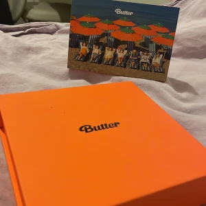 Bts album - Allt är i bra skick och nytt allt på bilderna ingår, skriv ifall du vill veta vem som är på photocardet :)