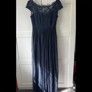 Helt ny balklänning som inte blev använd🙃Köpt för 750 men säljes för 550