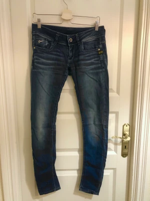 G-star jeans  - G-Star jeans storlek 27 längd 32.
