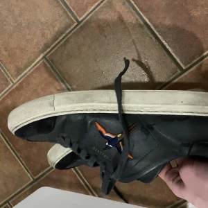 Arigato skor- 43 - Axel arigato skor i storlek 43. I bra skick. Priset är inte hugget i sten. 