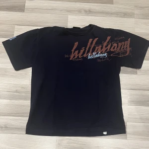 Billabong T-Shirt - Är osäker om den är L eller XL