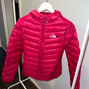 Jacka - Jacka North face, köpt i kina (inte riktigt märke) 