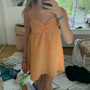 Klänning - Söt hm klänning med Blom mönster