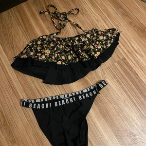 Bekini sätt  - Fin blommig bekini. Aldrig använda. 