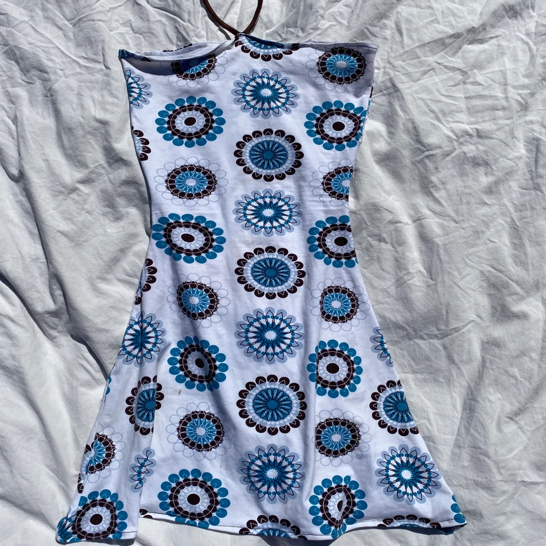 Klänning med knytning 