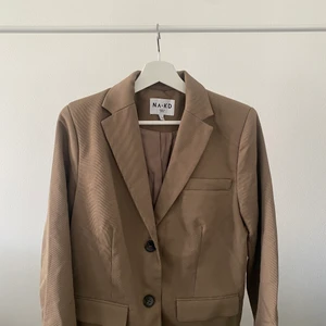 Oversize kavaj NA-KD - Oanvänd kavaj då jag inte känner mig helt bekväm! Köpte för 800kr säljer för 380🥰 köparen står för frakt