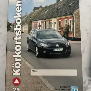 Säljer mina körkorts böcker! Mycket bra och i mycket bra skick! 