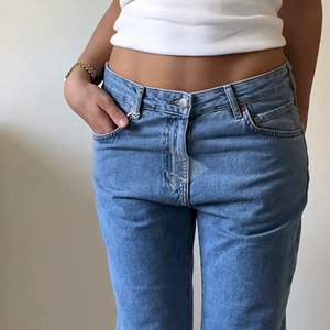 Supersnygga lågmidjade jeans från bikbok i modellen 550. Köpta för 599 (Första bilden är inte min) 