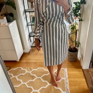 Klänning Selected Femme  - Skjortklänning från Selected Femme, underbart skön och fin!  Superfin och skön klänning från Selected Femme i bomull. Använd enstaka gånger, inget att anmärka på.