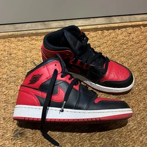 Jordans  - Köptes i Gbg för knappt ett år sen. Inte alls jätte använda. Stl 36.5 Nypris 2200