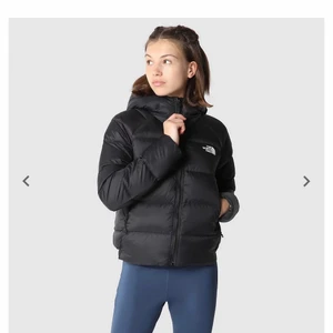 The north face - Köpt förra vintern, nyskick  Köpt för 2,799 Pris går att diskutera vid snabb affär 