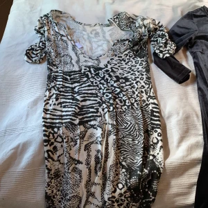 3 klänningar säljes  - Säljer nu 3 klänningar för 35kr styck och går att köpa dom alla tre för 100kr