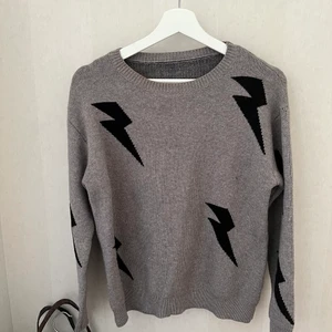 Stickad tröja - Fin stickad tröja💘 nästan aldrig använd 