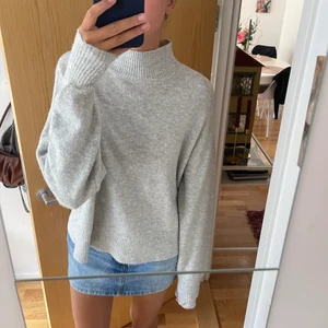 Stickad tröja - Fin stickad tröja från Hm!! Väldig lik dom från & other stories! ☺️