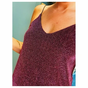 Klänning Monki - Rosa glittrig klänning från Monki i stl S. Använd endast 1 gång. 