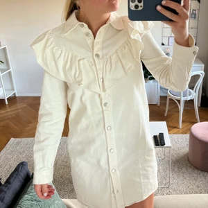 Zara klänning  - Klänning från zara i storlek S använd 1 gång!