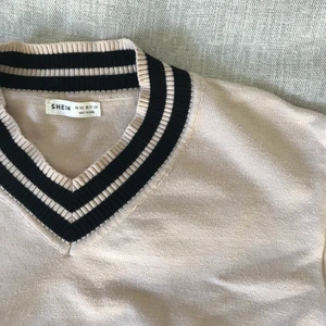 Tröja - Stikad tröja från shein i storlek 152. Använd ca 10-15 gånger.