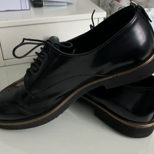 Attilio Giusti Leombruni (AGL) - Ny skick. Storlek 36. Made in Italy.