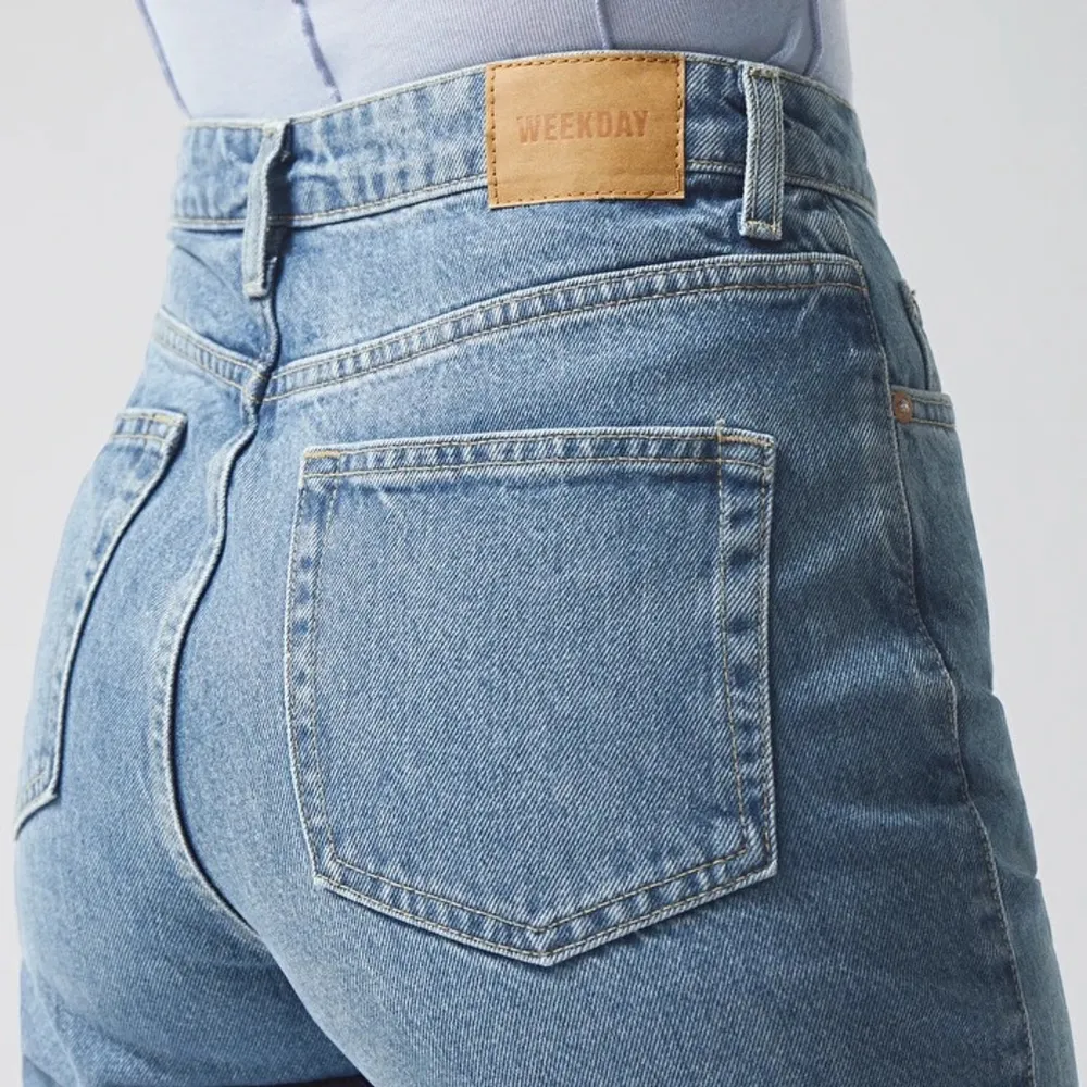 Weekday jeans modell ROW. 27/30. Färg: sky blue. Jeans & Byxor.
